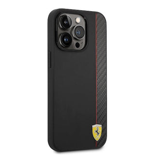 Ferrari Hard Case Pu Smooth And Carbon Effect Vertical Stripe Metal Logo - iPhone 14 Pro