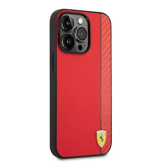 Ferrari Hard Case Pu Smooth And Carbon Effect Vertical Stripe Metal Logo - iPhone 14 Pro